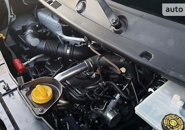 Белый Рено Мастер, объемом двигателя 2.3 л и пробегом 171 тыс. км за 19800 $, фото 63 на Automoto.ua