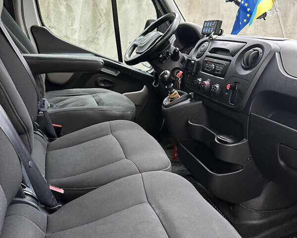 Білий Рено Мастєр, об'ємом двигуна 2.3 л та пробігом 450 тис. км за 17399 $, фото 23 на Automoto.ua