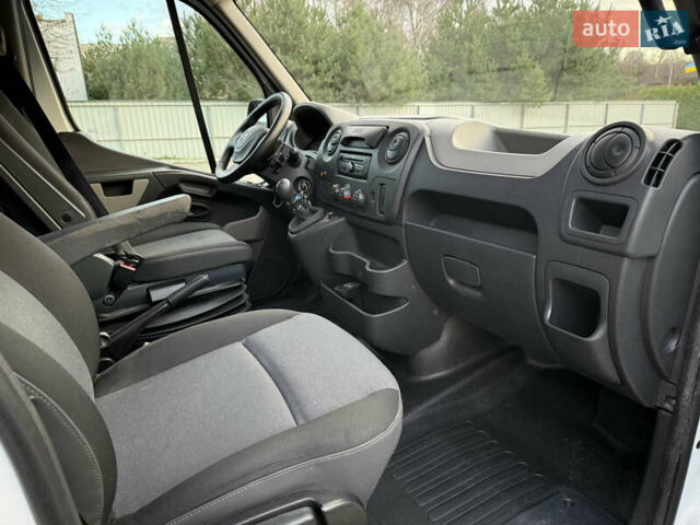 Белый Рено Мастер, объемом двигателя 2.3 л и пробегом 300 тыс. км за 16300 $, фото 50 на Automoto.ua