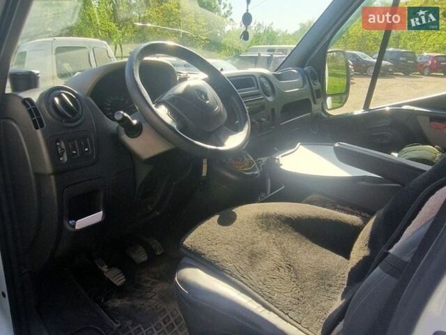 Белый Рено Мастер, объемом двигателя 2.3 л и пробегом 280 тыс. км за 15000 $, фото 3 на Automoto.ua