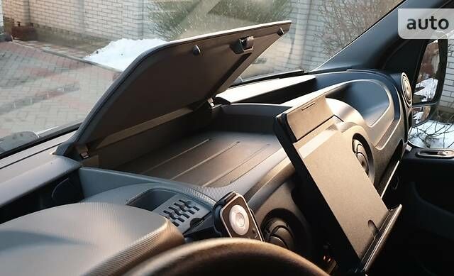 Белый Рено Мастер, объемом двигателя 2.3 л и пробегом 171 тыс. км за 19800 $, фото 25 на Automoto.ua