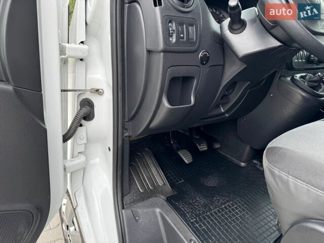 Білий Рено Мастєр, об'ємом двигуна 2.3 л та пробігом 259 тис. км за 17700 $, фото 19 на Automoto.ua