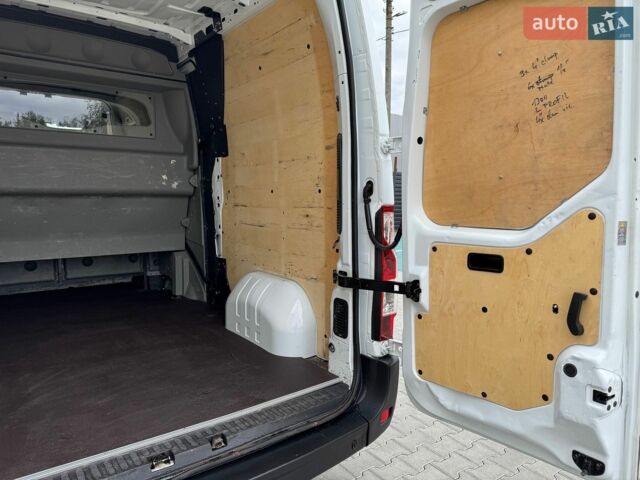 Белый Рено Мастер, объемом двигателя 2.3 л и пробегом 259 тыс. км за 17700 $, фото 34 на Automoto.ua
