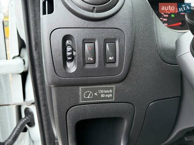 Білий Рено Мастєр, об'ємом двигуна 2.3 л та пробігом 340 тис. км за 16500 $, фото 43 на Automoto.ua