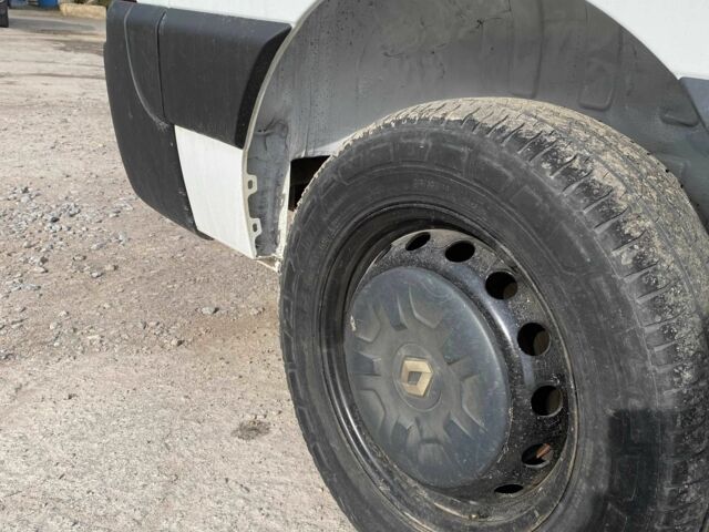 Белый Рено Мастер, объемом двигателя 2.3 л и пробегом 215 тыс. км за 16700 $, фото 5 на Automoto.ua