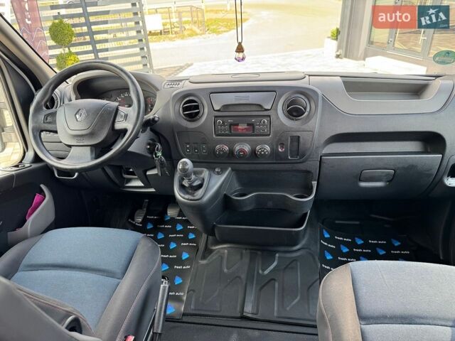 Белый Рено Мастер, объемом двигателя 2.3 л и пробегом 240 тыс. км за 15400 $, фото 3 на Automoto.ua