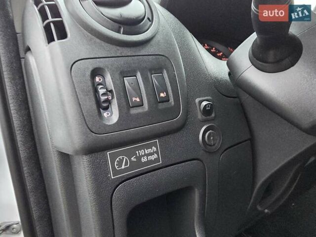 Білий Рено Мастєр, об'ємом двигуна 2.3 л та пробігом 181 тис. км за 20700 $, фото 53 на Automoto.ua