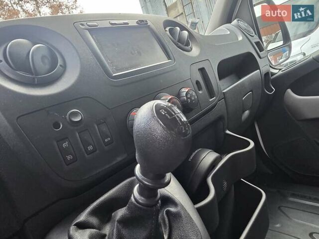 Белый Рено Мастер, объемом двигателя 2.3 л и пробегом 188 тыс. км за 19700 $, фото 44 на Automoto.ua