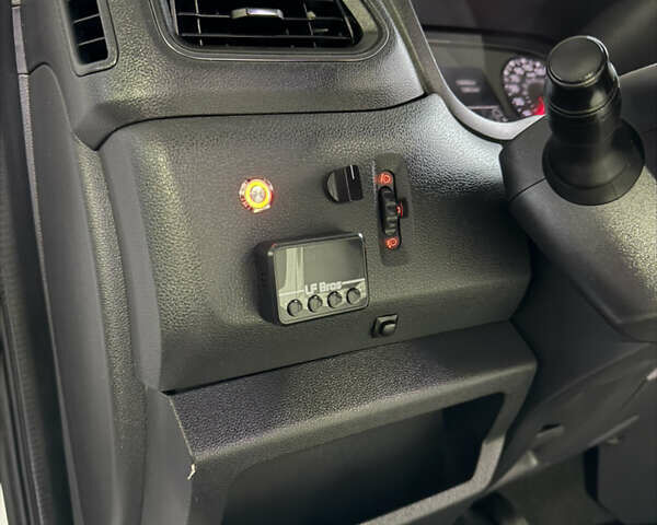 Белый Рено Мастер, объемом двигателя 2.3 л и пробегом 198 тыс. км за 29900 $, фото 13 на Automoto.ua