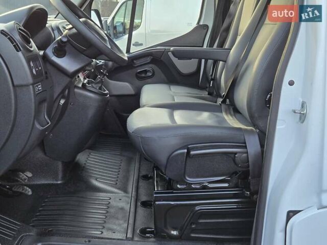Белый Рено Мастер, объемом двигателя 2.3 л и пробегом 201 тыс. км за 18900 $, фото 17 на Automoto.ua