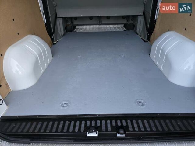 Белый Рено Мастер, объемом двигателя 2.3 л и пробегом 201 тыс. км за 18900 $, фото 1 на Automoto.ua