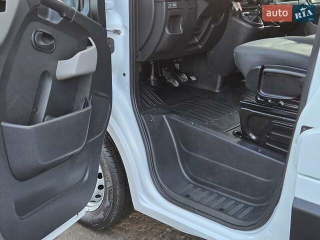 Белый Рено Мастер, объемом двигателя 2.3 л и пробегом 201 тыс. км за 18900 $, фото 18 на Automoto.ua