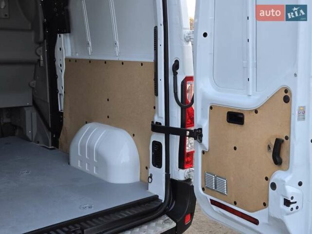 Белый Рено Мастер, объемом двигателя 2.3 л и пробегом 201 тыс. км за 18900 $, фото 6 на Automoto.ua
