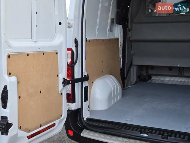 Белый Рено Мастер, объемом двигателя 2.3 л и пробегом 201 тыс. км за 18900 $, фото 8 на Automoto.ua