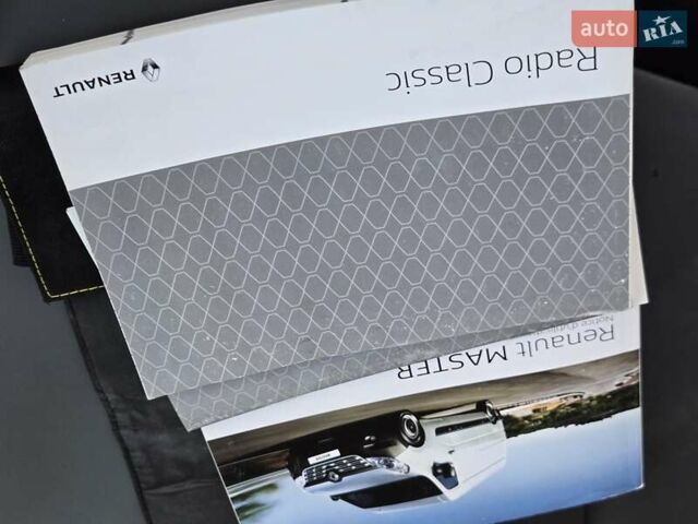 Белый Рено Мастер, объемом двигателя 2.3 л и пробегом 201 тыс. км за 18900 $, фото 46 на Automoto.ua