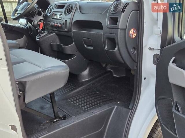 Белый Рено Мастер, объемом двигателя 2.3 л и пробегом 201 тыс. км за 18900 $, фото 21 на Automoto.ua