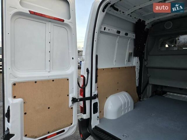 Белый Рено Мастер, объемом двигателя 2.3 л и пробегом 201 тыс. км за 18900 $, фото 3 на Automoto.ua