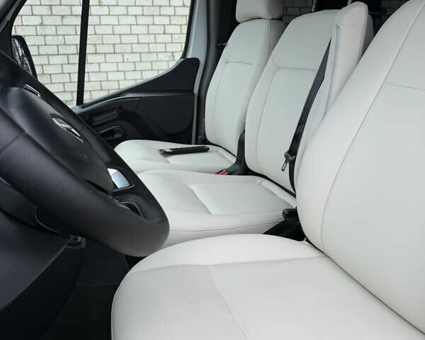 Белый Рено Мастер, объемом двигателя 2.3 л и пробегом 198 тыс. км за 29900 $, фото 7 на Automoto.ua