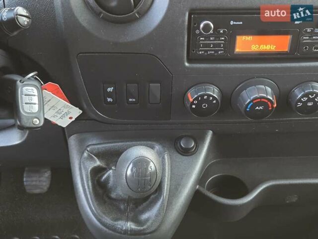 Белый Рено Мастер, объемом двигателя 2.3 л и пробегом 201 тыс. км за 18900 $, фото 11 на Automoto.ua