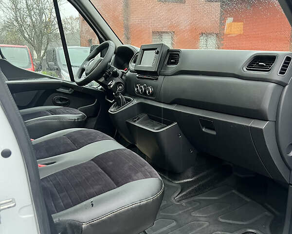 Белый Рено Мастер, объемом двигателя 2.3 л и пробегом 237 тыс. км за 24500 $, фото 13 на Automoto.ua