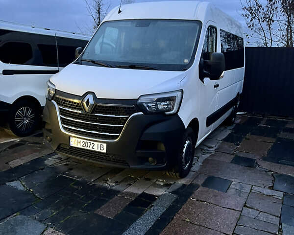 Белый Рено Мастер, объемом двигателя 2.3 л и пробегом 237 тыс. км за 24500 $, фото 1 на Automoto.ua