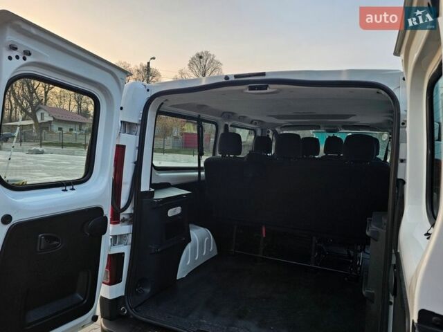 Белый Рено Мастер, объемом двигателя 2 л и пробегом 230 тыс. км за 19850 $, фото 38 на Automoto.ua