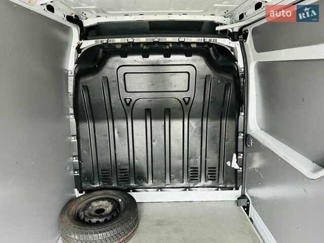 Білий Рено Мастєр, об'ємом двигуна 2.3 л та пробігом 111 тис. км за 23500 $, фото 12 на Automoto.ua