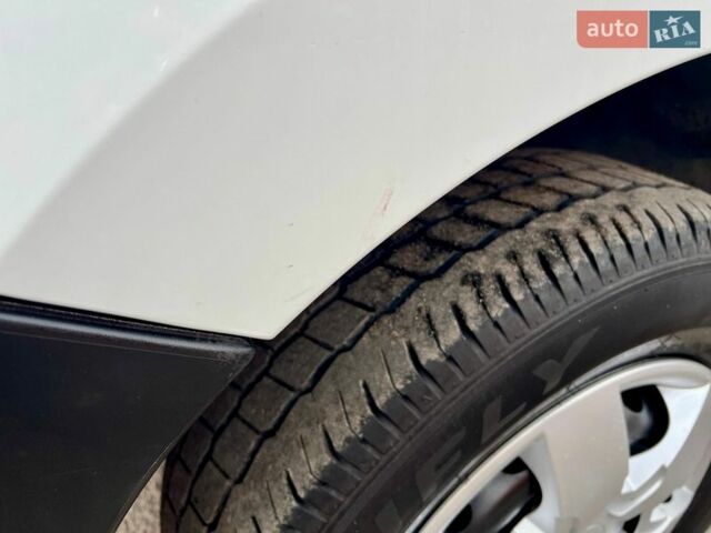 Белый Рено Мастер, объемом двигателя 2.3 л и пробегом 230 тыс. км за 20799 $, фото 8 на Automoto.ua