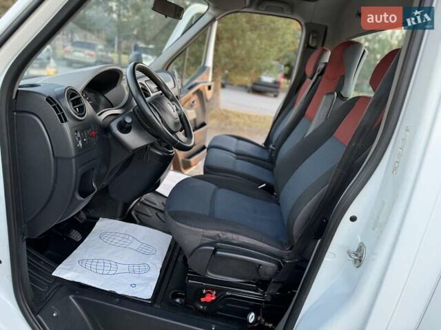 Белый Рено Мастер, объемом двигателя 2.3 л и пробегом 397 тыс. км за 14650 $, фото 50 на Automoto.ua
