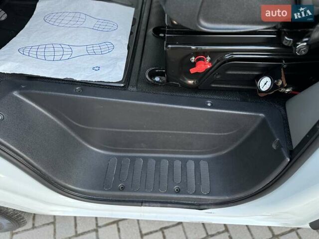 Белый Рено Мастер, объемом двигателя 2.3 л и пробегом 397 тыс. км за 14650 $, фото 47 на Automoto.ua