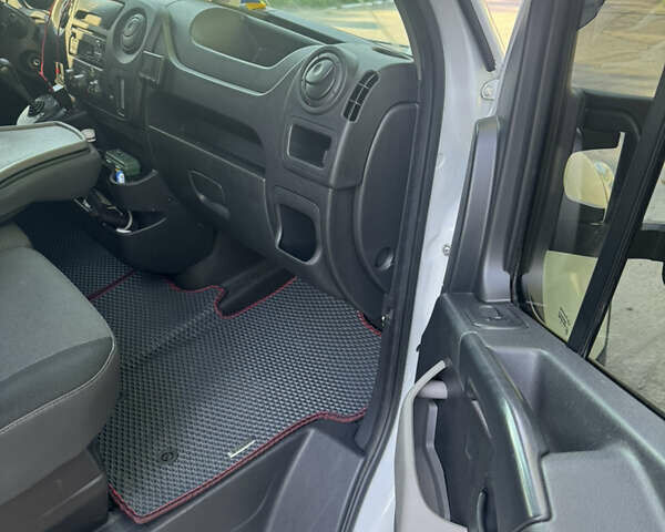 Білий Рено Мастєр, об'ємом двигуна 2.3 л та пробігом 420 тис. км за 18300 $, фото 6 на Automoto.ua