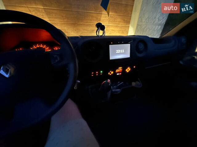 Белый Рено Мастер, объемом двигателя 2.3 л и пробегом 235 тыс. км за 17500 $, фото 21 на Automoto.ua