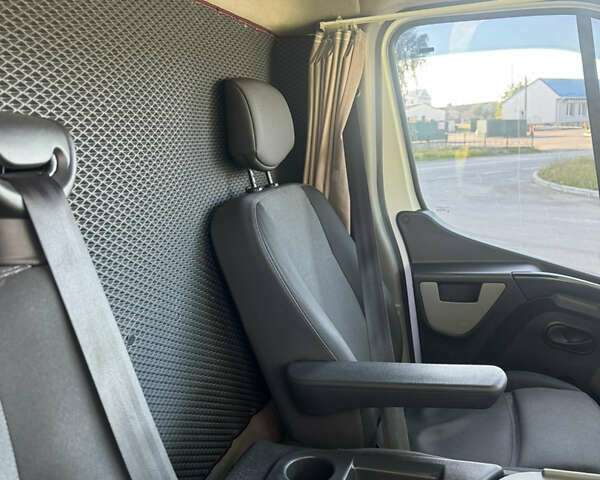 Білий Рено Мастєр, об'ємом двигуна 2.3 л та пробігом 420 тис. км за 18300 $, фото 5 на Automoto.ua