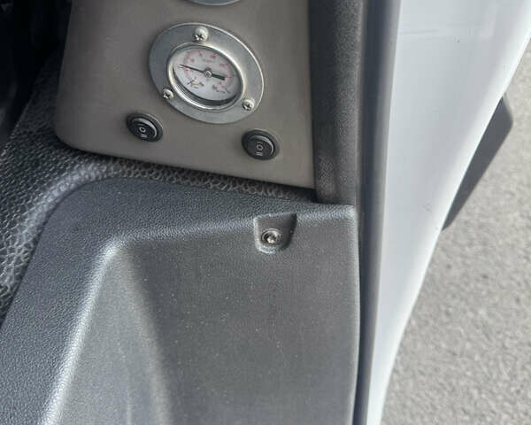 Білий Рено Мастєр, об'ємом двигуна 2.3 л та пробігом 420 тис. км за 18300 $, фото 11 на Automoto.ua