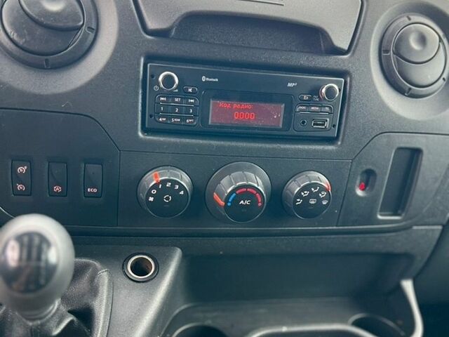 Белый Рено Мастер, объемом двигателя 2.3 л и пробегом 170 тыс. км за 16950 $, фото 28 на Automoto.ua