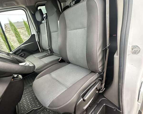 Белый Рено Мастер, объемом двигателя 2.3 л и пробегом 149 тыс. км за 29500 $, фото 42 на Automoto.ua