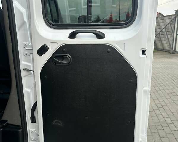 Білий Рено Мастєр, об'ємом двигуна 2.3 л та пробігом 149 тис. км за 29500 $, фото 65 на Automoto.ua