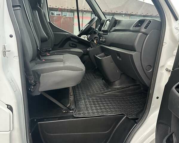 Белый Рено Мастер, объемом двигателя 2.3 л и пробегом 149 тыс. км за 29500 $, фото 58 на Automoto.ua