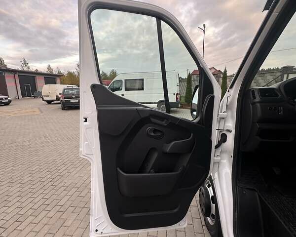 Белый Рено Мастер, объемом двигателя 2.3 л и пробегом 149 тыс. км за 29500 $, фото 39 на Automoto.ua