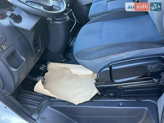 Белый Рено Мастер, объемом двигателя 2.3 л и пробегом 362 тыс. км за 17000 $, фото 5 на Automoto.ua