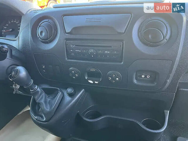 Белый Рено Мастер, объемом двигателя 2.3 л и пробегом 362 тыс. км за 17000 $, фото 3 на Automoto.ua