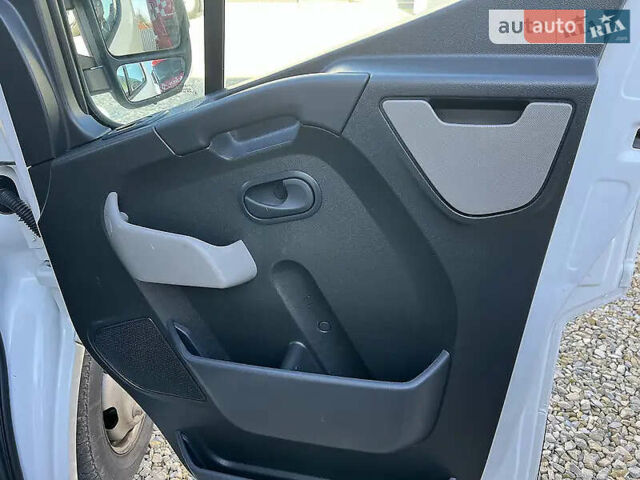 Белый Рено Мастер, объемом двигателя 2.3 л и пробегом 362 тыс. км за 17000 $, фото 6 на Automoto.ua