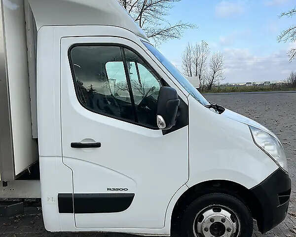 Белый Рено Мастер, объемом двигателя 2.3 л и пробегом 362 тыс. км за 17000 $, фото 2 на Automoto.ua