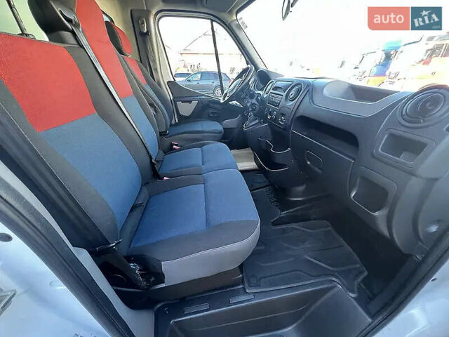 Белый Рено Мастер, объемом двигателя 2.3 л и пробегом 362 тыс. км за 17000 $, фото 4 на Automoto.ua