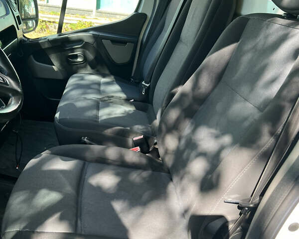 Белый Рено Мастер, объемом двигателя 2.3 л и пробегом 418 тыс. км за 13000 $, фото 8 на Automoto.ua