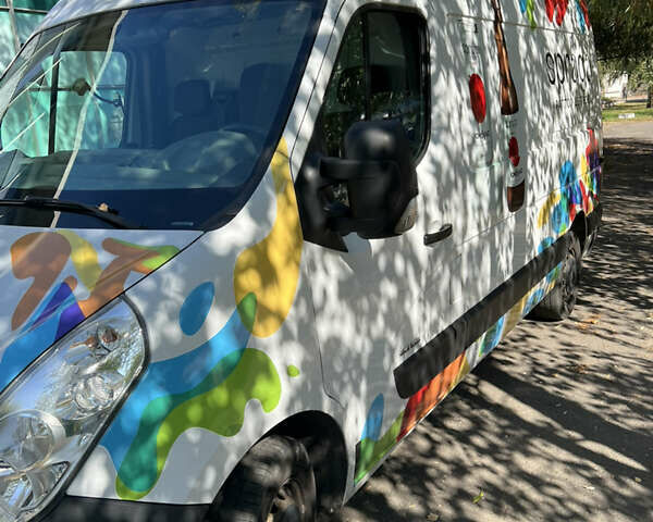 Белый Рено Мастер, объемом двигателя 2.3 л и пробегом 418 тыс. км за 13000 $, фото 5 на Automoto.ua