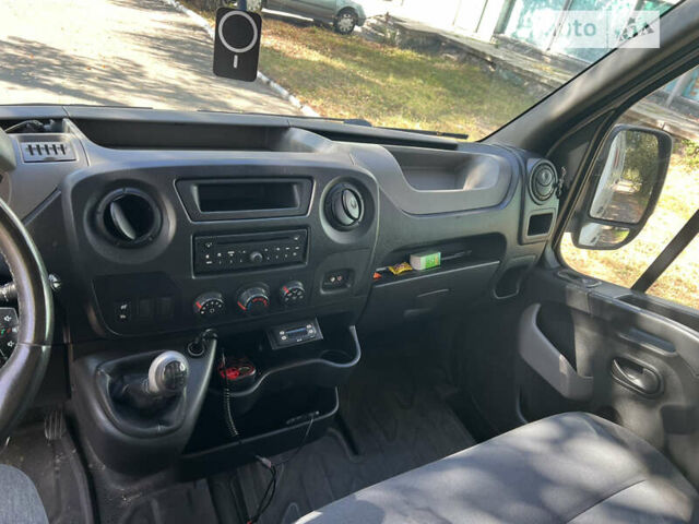 Белый Рено Мастер, объемом двигателя 2.3 л и пробегом 418 тыс. км за 13000 $, фото 9 на Automoto.ua