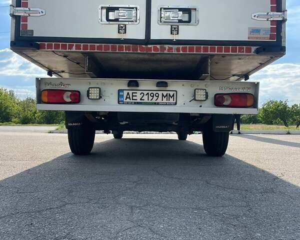 Белый Рено Мастер, объемом двигателя 2.5 л и пробегом 452 тыс. км за 16950 $, фото 12 на Automoto.ua