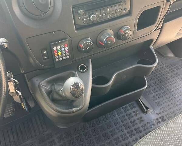 Белый Рено Мастер, объемом двигателя 2.5 л и пробегом 452 тыс. км за 16950 $, фото 23 на Automoto.ua