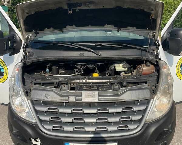 Белый Рено Мастер, объемом двигателя 2.5 л и пробегом 452 тыс. км за 16950 $, фото 36 на Automoto.ua